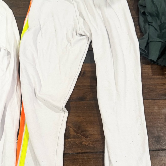 Aviator Nation Women’s Sweat Set
Zip up hoodie and matching sweat pants logo - Picture 6 of 12